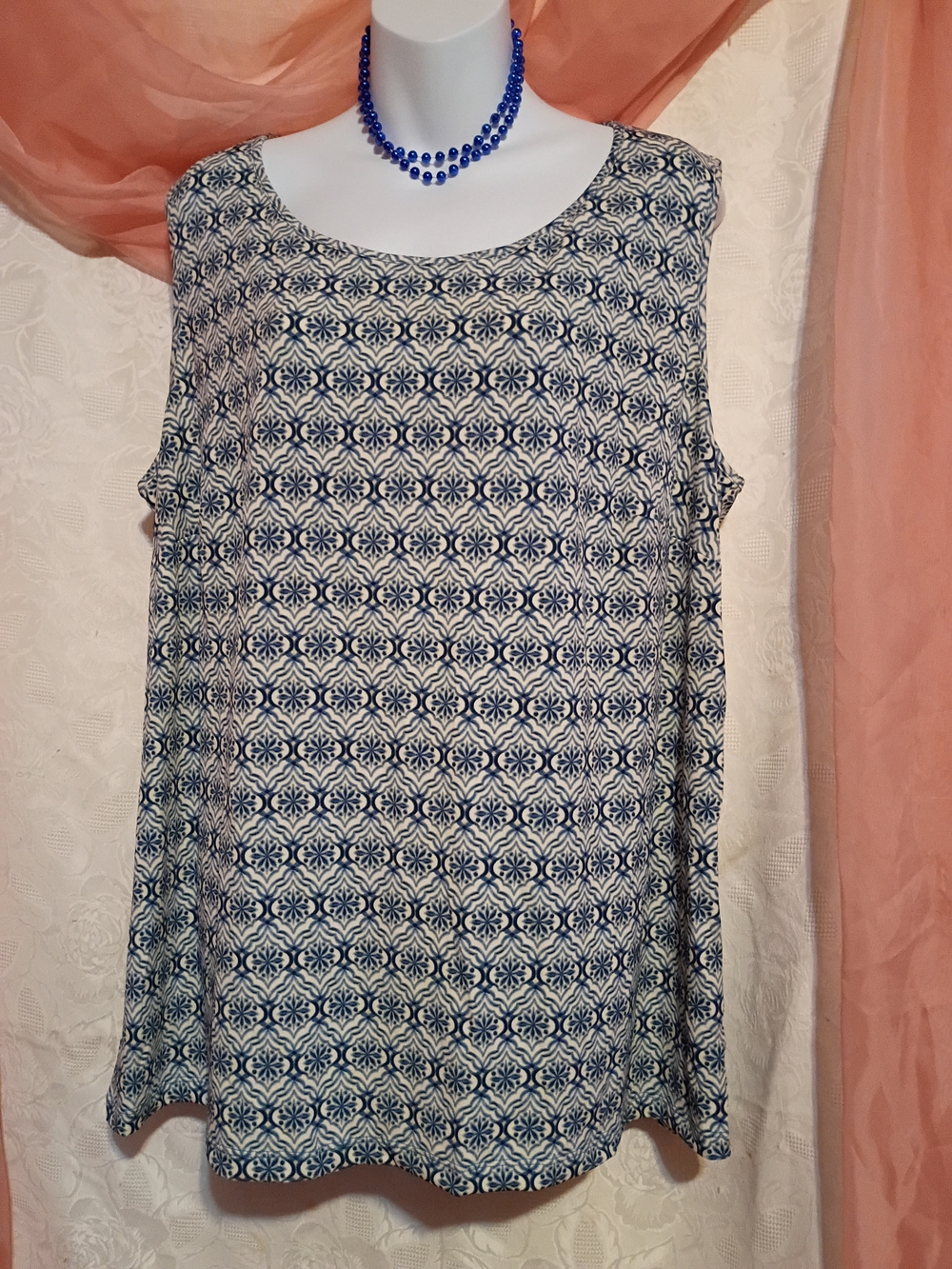 🛍️ BUNDLE ONLY🛍️Catherines Blue and White Geometric Scoop Neck Blouse